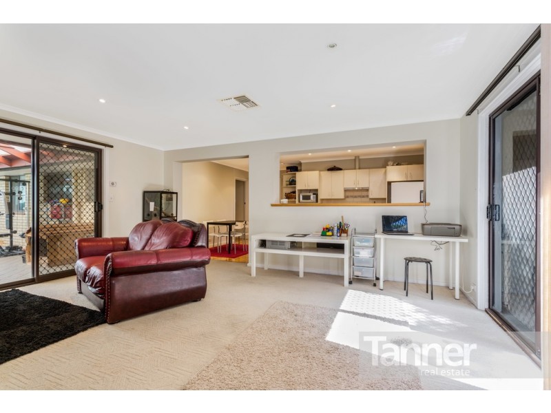 21 Hamilton Crescent, Aberfoyle Park SA 5159