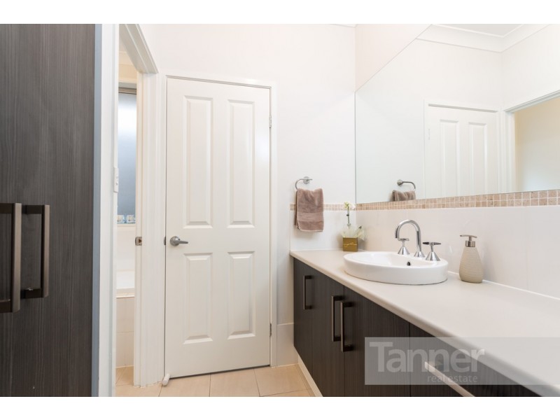 21 Manly Court, Seaford Rise SA 5169