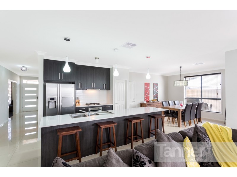 21 Manly Court, Seaford Rise SA 5169