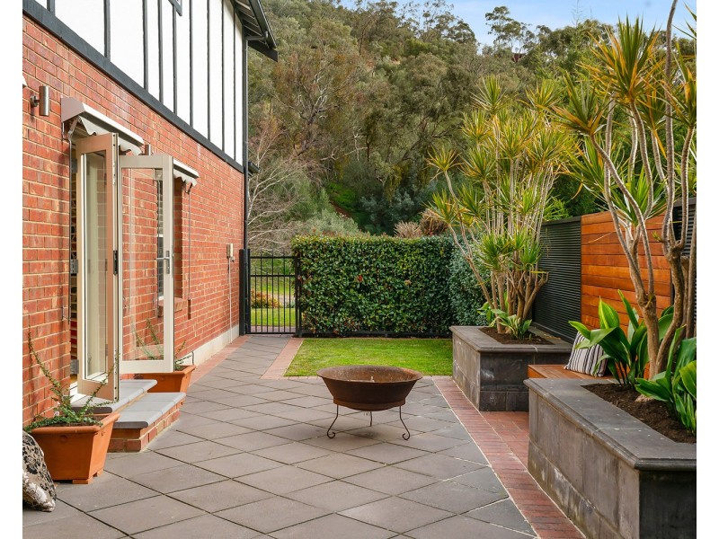 20 John Fisher Dr, Torrens Park SA 5062