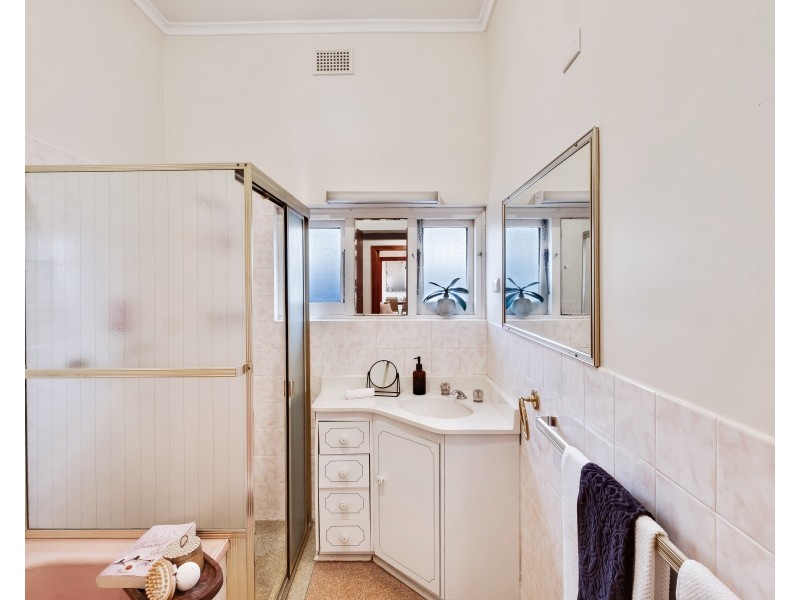 15 Koolunda Avenue, Woodville South SA 5011