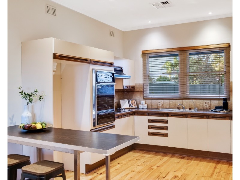 15 Koolunda Avenue, Woodville South SA 5011