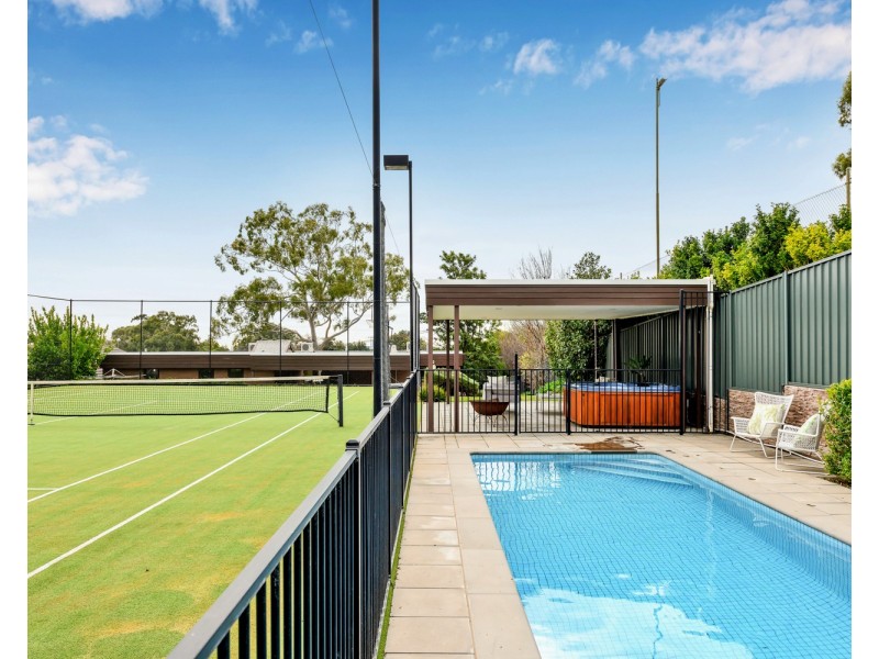 4 Inverloch Avenue, Torrens Park SA 5062