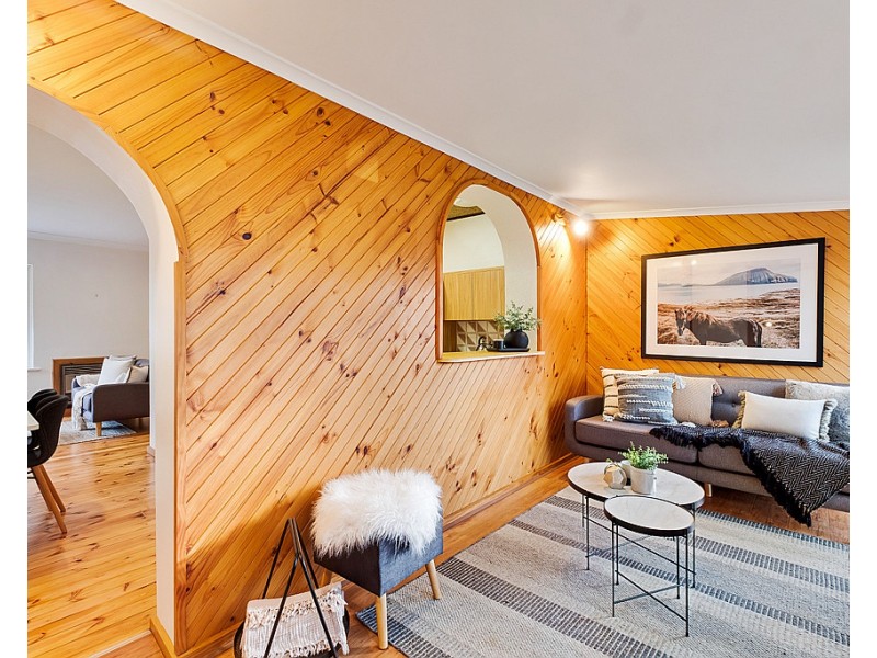 9 Neville Avenue, Clarence Gardens SA 5039