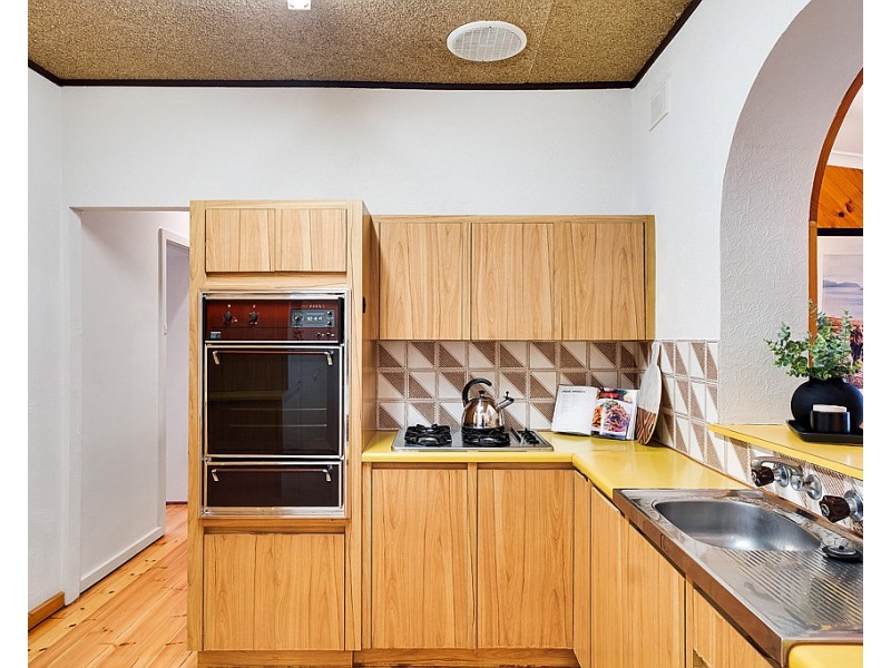 9 Neville Avenue, Clarence Gardens SA 5039