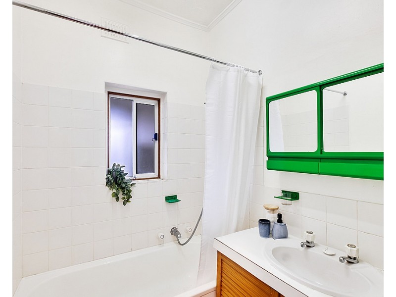 9 Neville Avenue, Clarence Gardens SA 5039