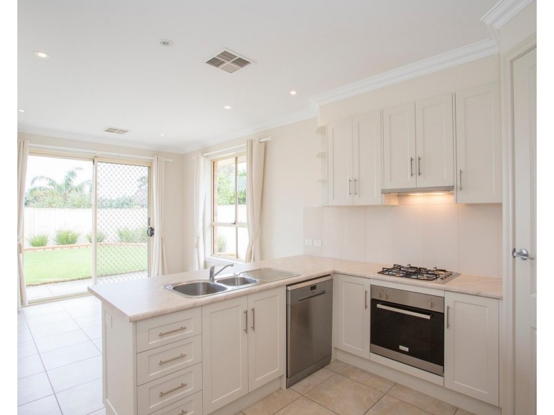 9 Scott Ave, Clovelly Park SA 5042