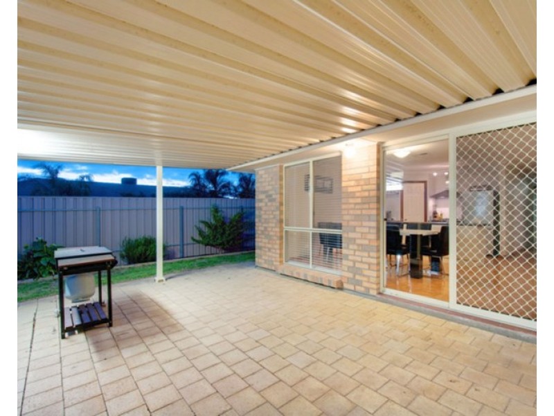 11 Verdant Parade, Woodcroft SA 5162