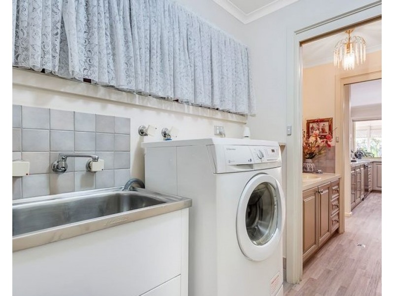 12 Carrondown Walk, Brompton SA 5007