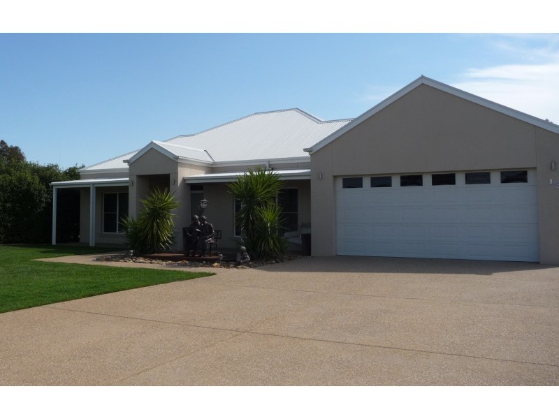 13 Silver Gum Place, Moama NSW 2731
