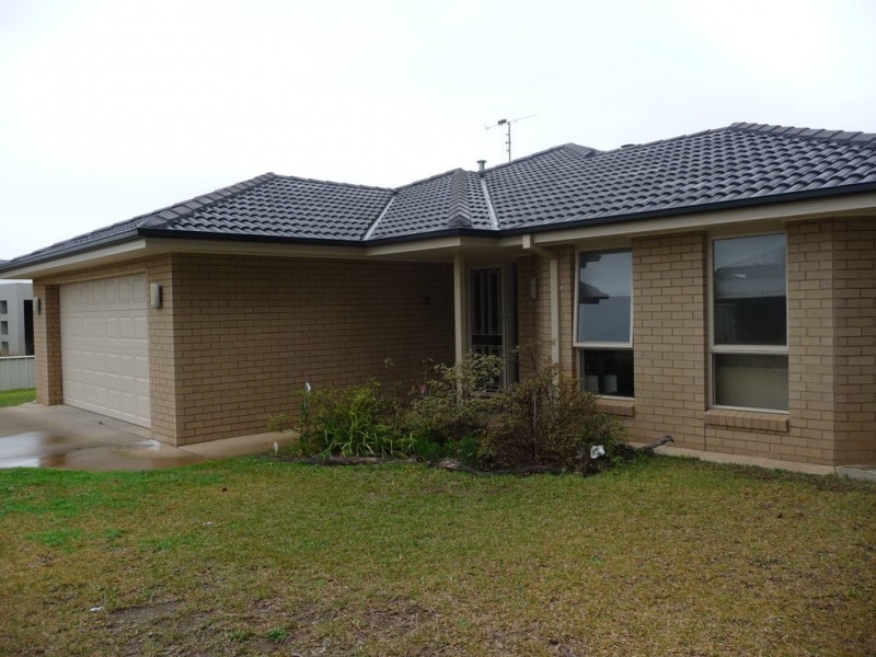 3 Dumfries Crt, Moama NSW 2731