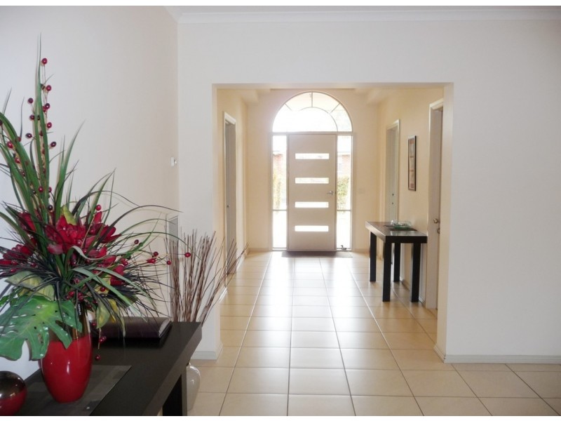 29 Kingfisher Drive West, Moama NSW 2731