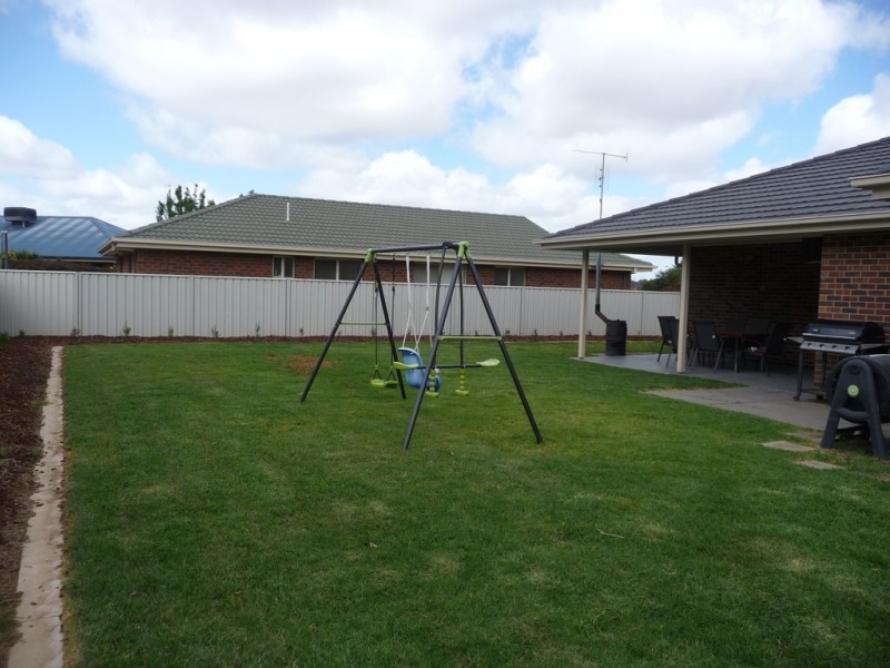 6 Dumfries Court, Moama NSW 2731