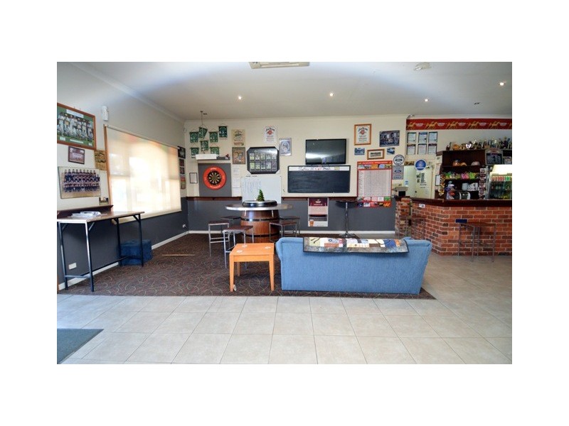 Falcon Hotel Murray Valley Highway, Echuca VIC 3564
