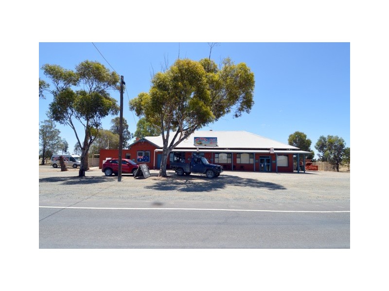 Falcon Hotel Murray Valley Highway, Echuca VIC 3564