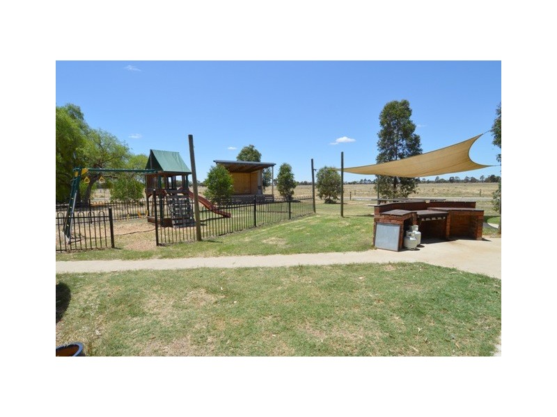 Falcon Hotel Murray Valley Highway, Echuca VIC 3564