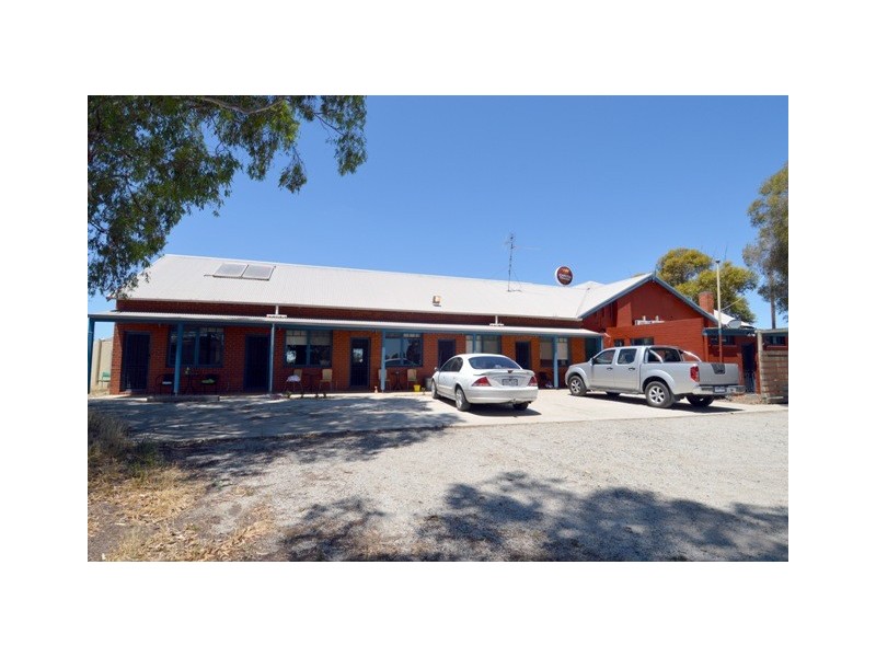 Falcon Hotel Murray Valley Highway, Echuca VIC 3564