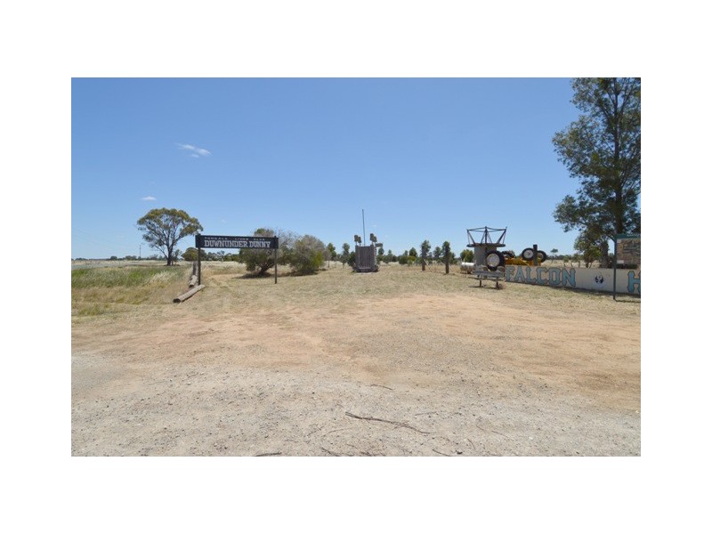 Falcon Hotel Murray Valley Highway, Echuca VIC 3564