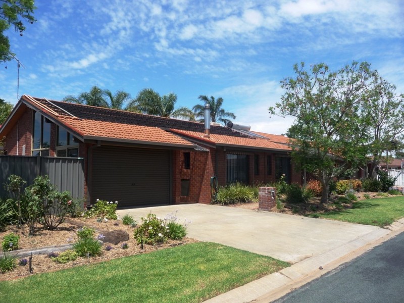 1 5 Adelaide Crescent, Echuca VIC 3564