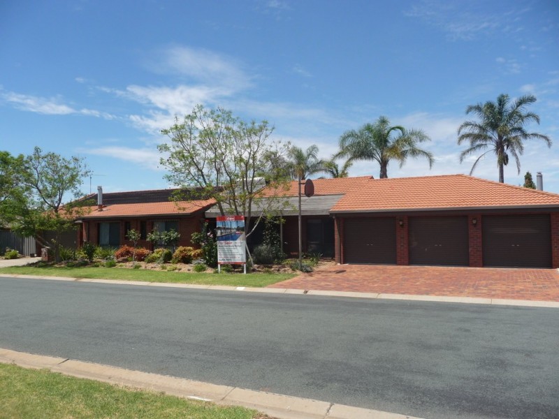 1 5 Adelaide Crescent, Echuca VIC 3564