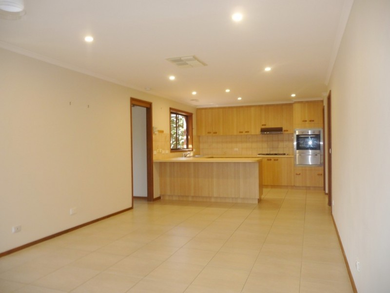 1 5 Adelaide Crescent, Echuca VIC 3564