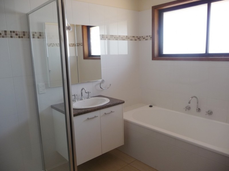 1 5 Adelaide Crescent, Echuca VIC 3564