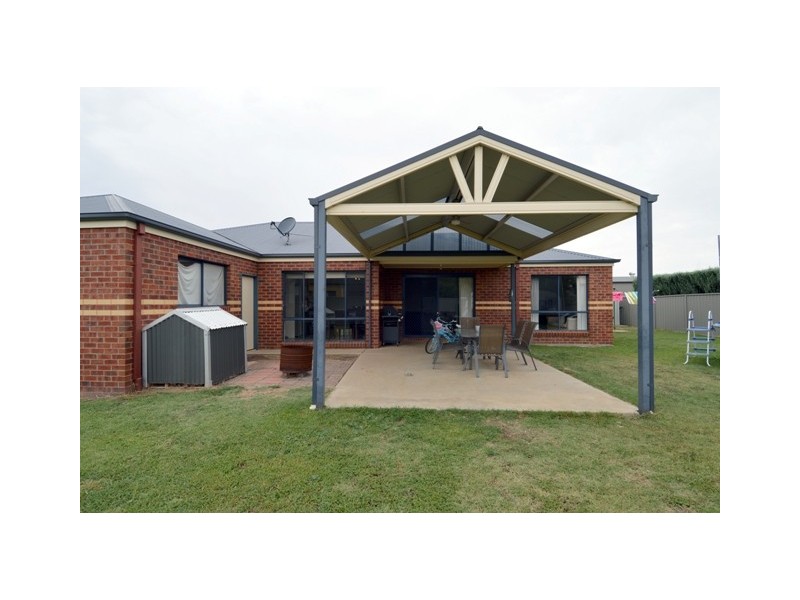 6 Yeovil Court, Echuca VIC 3564