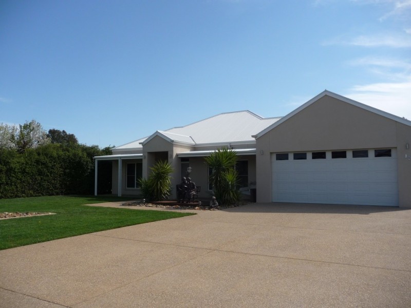 1 3 Silver Gum Place, MOAMA  via, Echuca VIC 3564