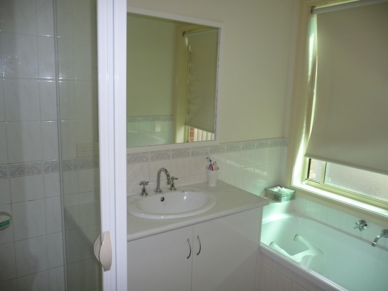 2 1 Alfred Avenue, Echuca VIC 3564