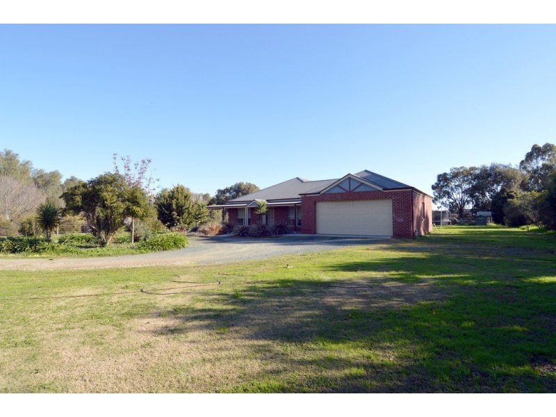 28 Village Court, Echuca VIC 3564