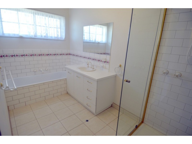 04 Canberra Court, Moama NSW 2731