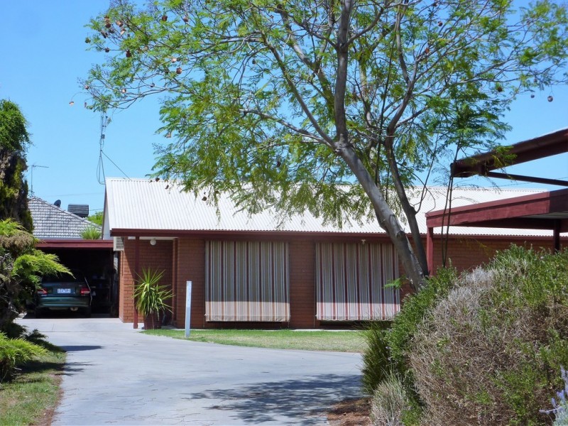 3 24 Premier Street, Echuca VIC 3564