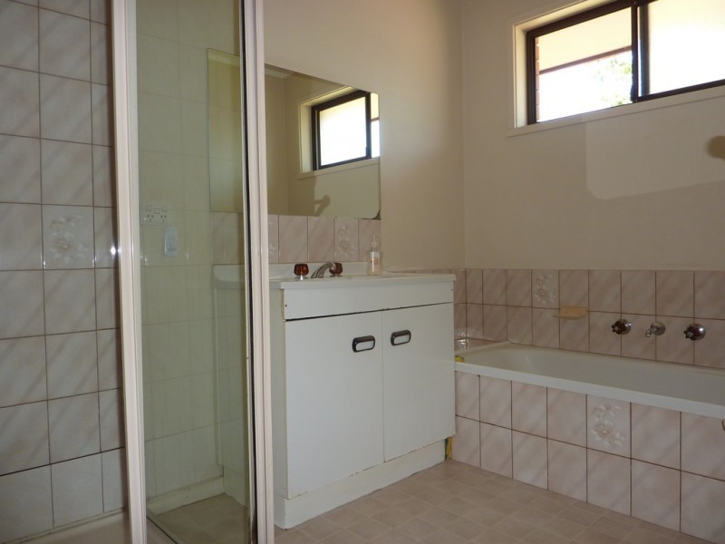 3 24 Premier Street, Echuca VIC 3564