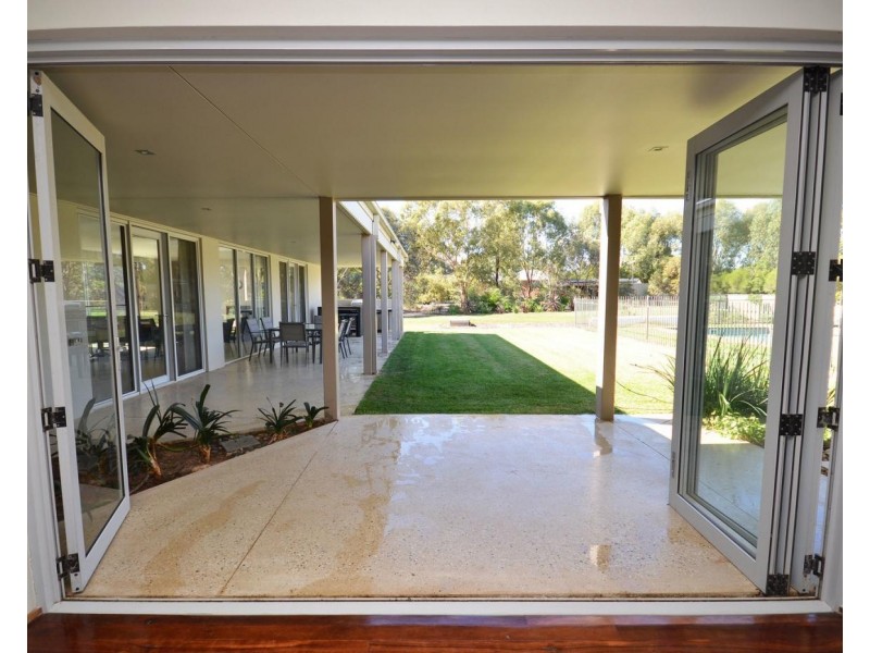 10 Hollara Drive, Moama NSW 2731