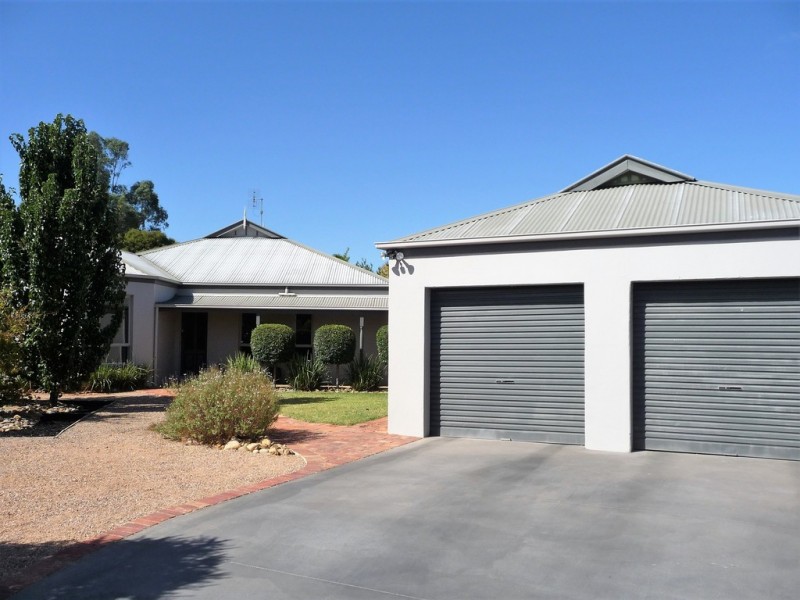 13 Winnima Ave, Moama NSW 2731