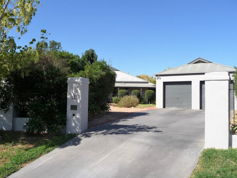 13 Winnima Ave, Moama NSW 2731