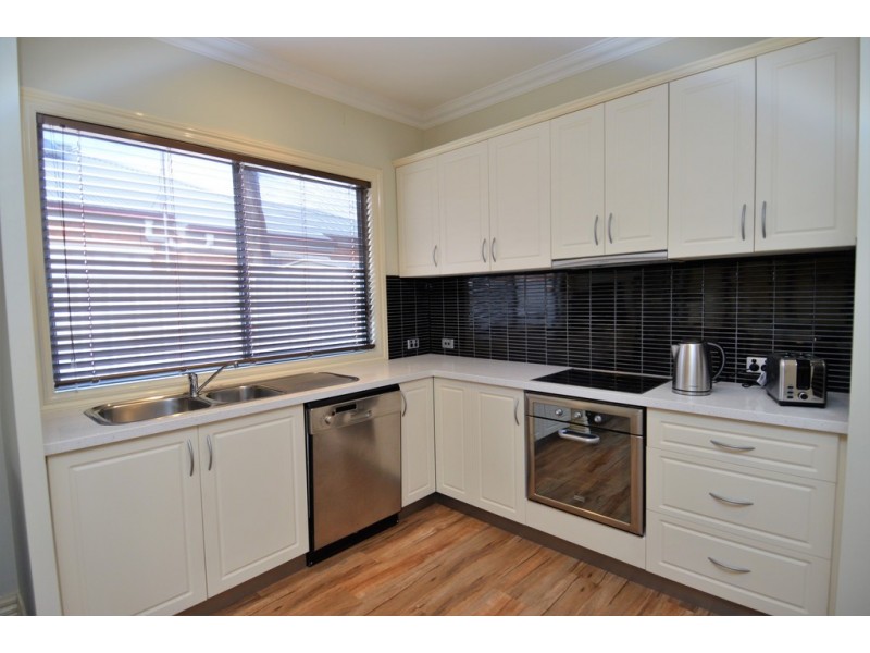 37 Kingfisher Drive West, Moama NSW 2731