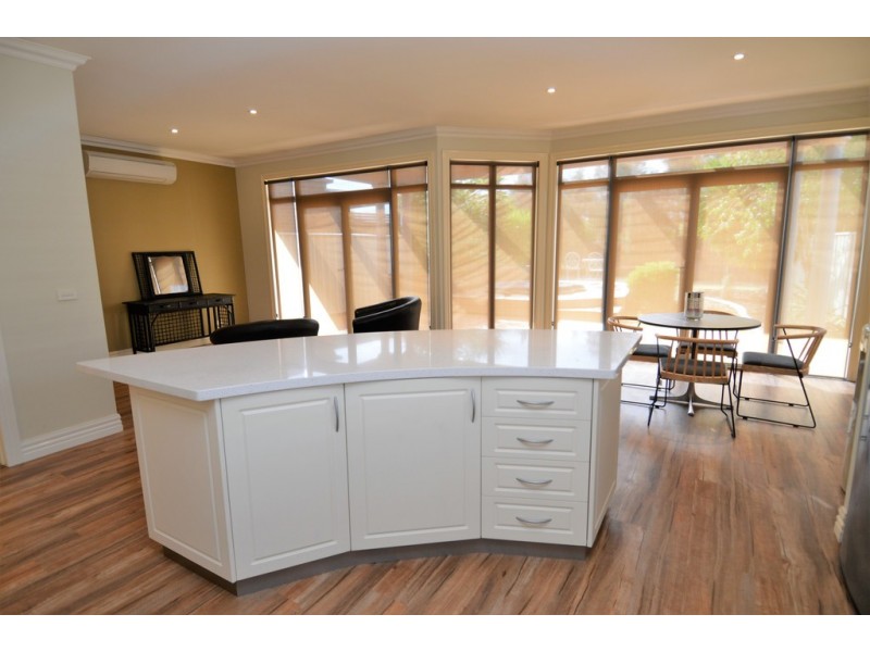 37 Kingfisher Drive West, Moama NSW 2731