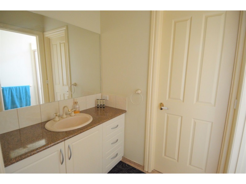 37 Kingfisher Drive West, Moama NSW 2731