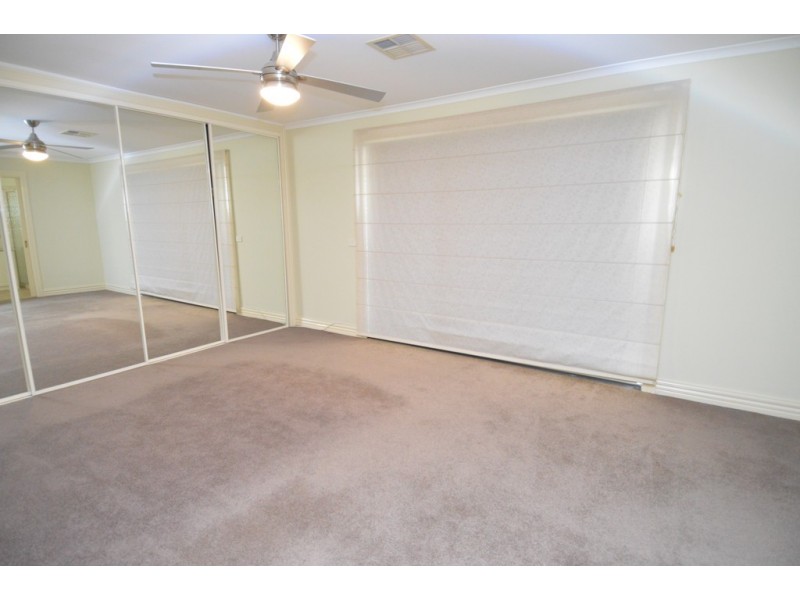 37 Kingfisher Drive West, Moama NSW 2731