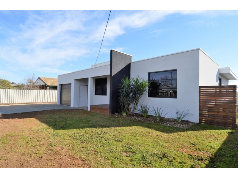 16 Maiden Street, Moama NSW 2731