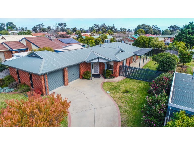 16 Kooyong Crt, Echuca VIC 3564