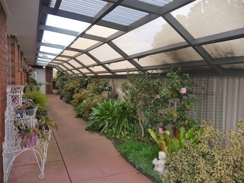 16 Kooyong Crt, Echuca VIC 3564