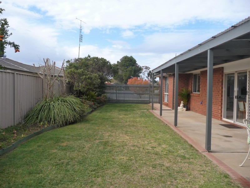 16 Kooyong Crt, Echuca VIC 3564