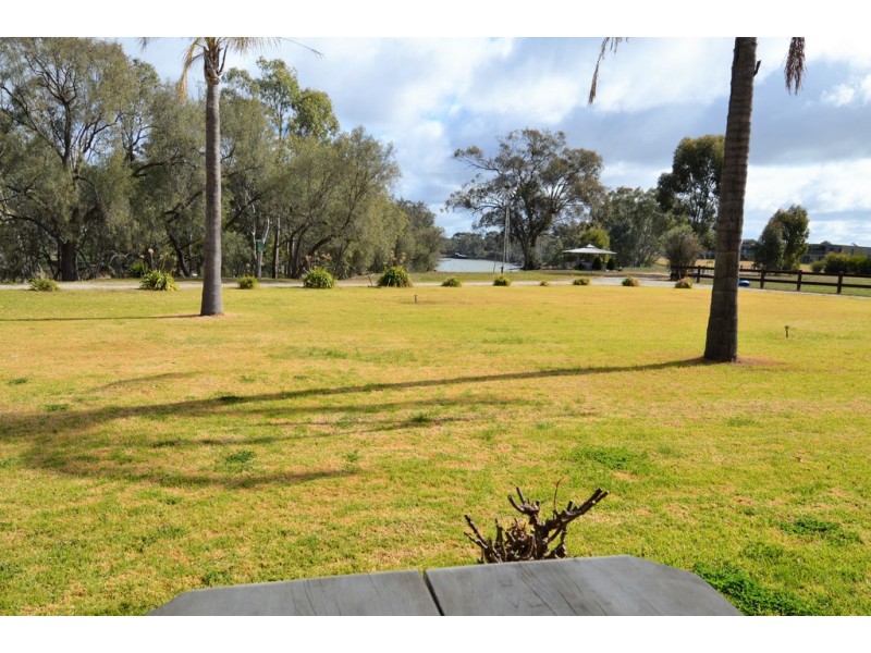 1135 Perricoota Road, Moama NSW 2731