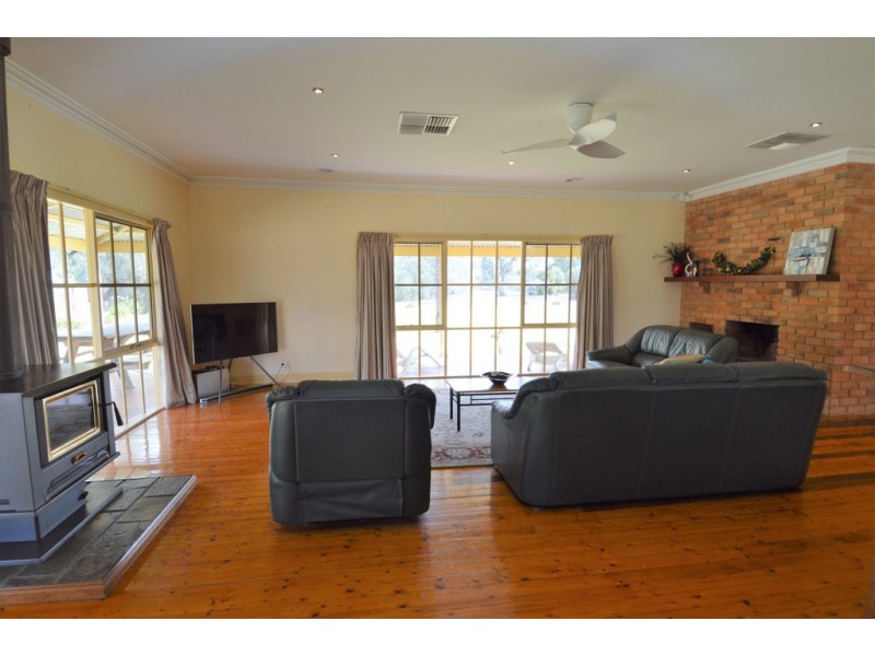 1135 Perricoota Road, Moama NSW 2731