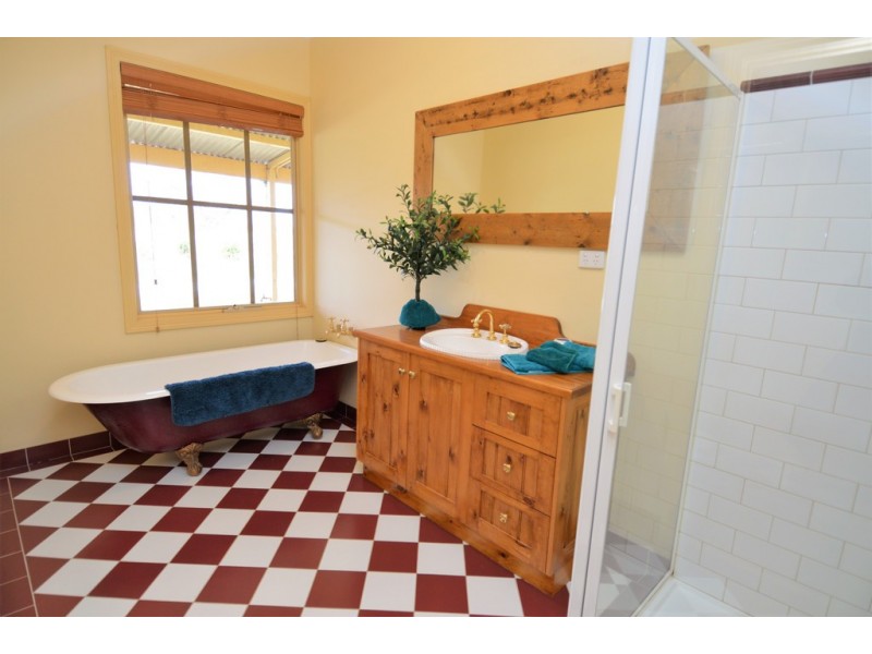 1135 Perricoota Road, Moama NSW 2731