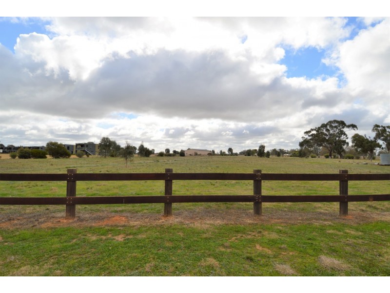 1135 Perricoota Road, Moama NSW 2731