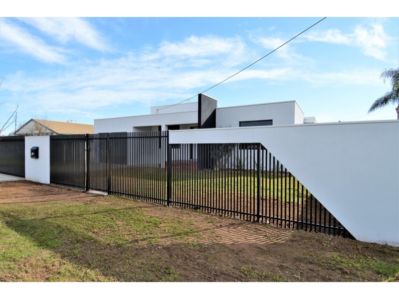 16 Maiden Street, Moama NSW 2731