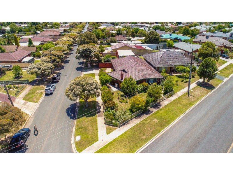 13 Campaspe Esplanade, Echuca VIC 3564